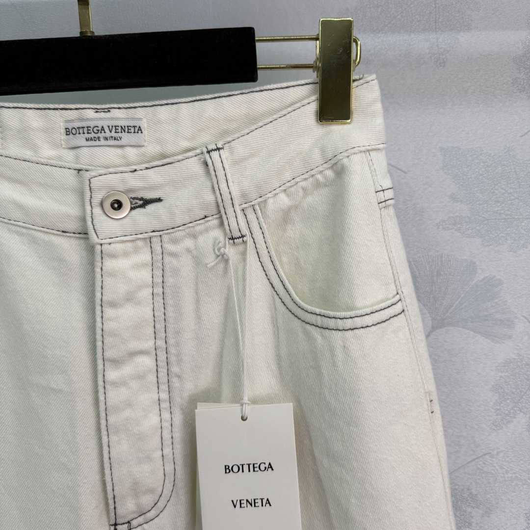 Stylish and Comfortable White Jeans Suit with Tiara BV for Women: P414 Overview - 图片 2