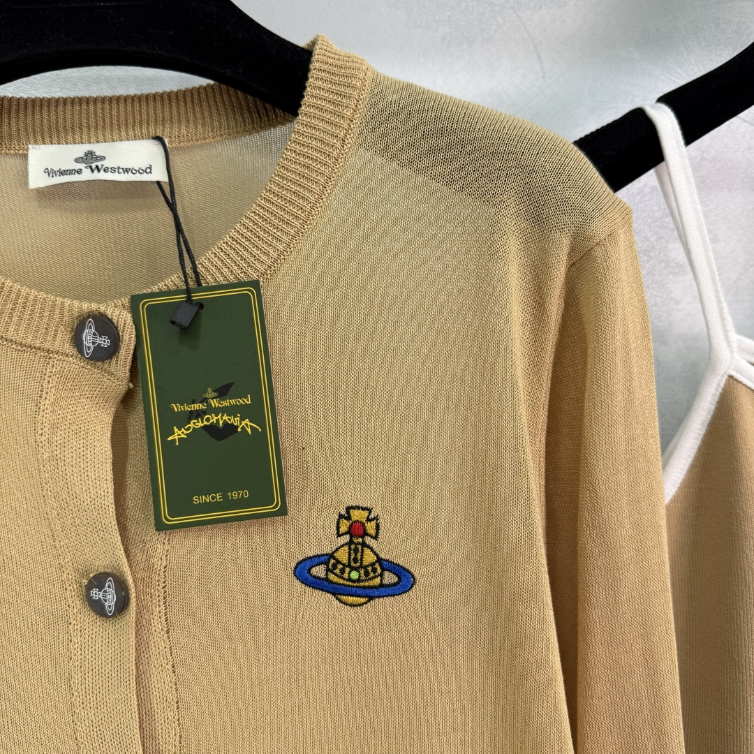 “Vivienne Westwood Queen Saturn Embroidered Suit: Classic Design for Versatile Style” - 图片 3