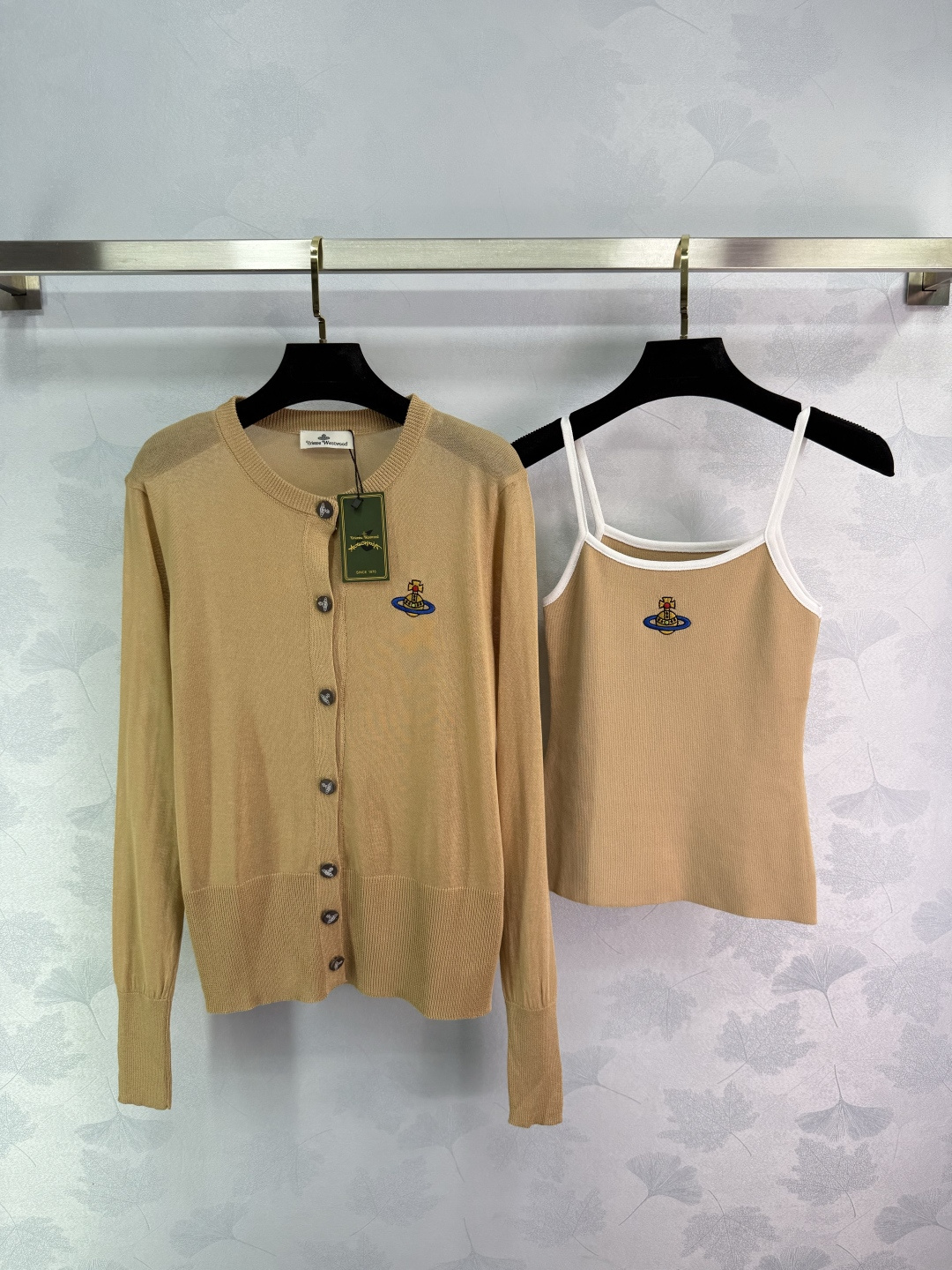 “Vivienne Westwood Queen Saturn Embroidered Suit: Classic Design for Versatile Style” - 图片 1