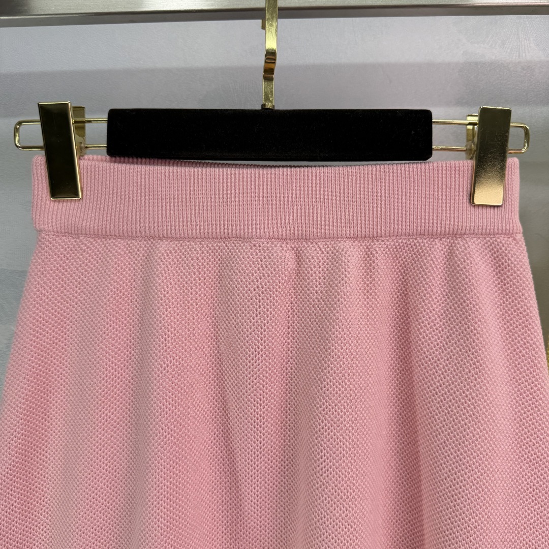 Versatile P380 Dress with Alo Sports Needles Pack and Optional Half Skirt. Comfortable Fit for Sports or Leisure. - 图片 3