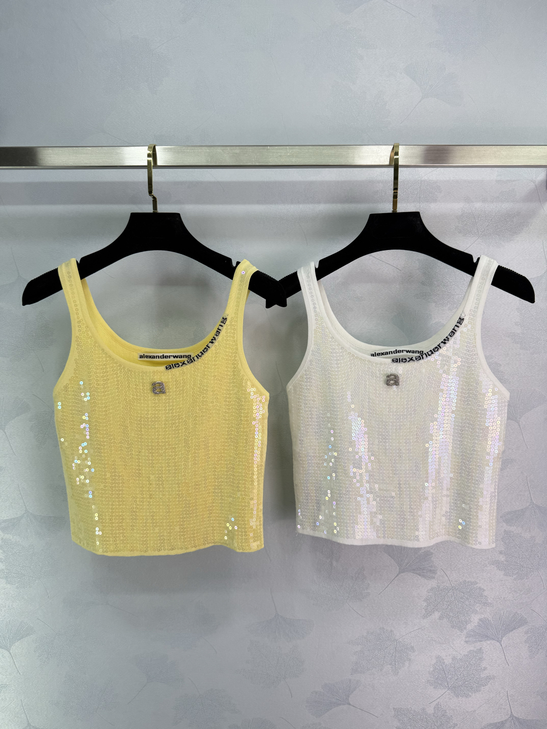 Stylish P334 Female Suit: One-Size-Fits-All, 25-Spring/Summer, Embroidered Logo, 4-Colored Design. - 图片 1
