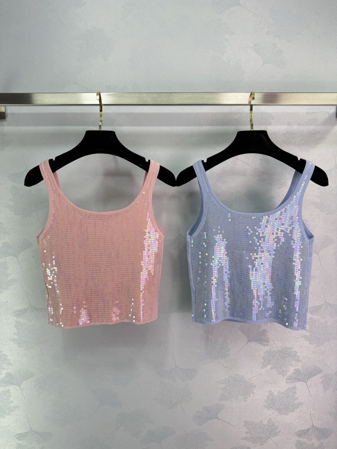 “Versatile P334 Women’s Suit: New Knit Vest with Embroidered Logo, Classic Design” - 图片 9