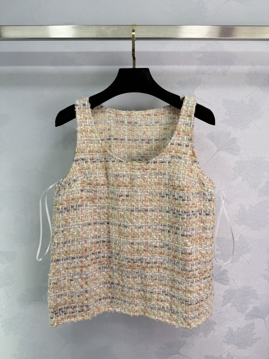 NO:328645,Chane*25 summer series new model, small fragrance style sleeveless suspender vest, high-end custom thin tweed soft woven fabric, orange pink blue splicing design with yellow as the base, color system gives people a fresh and cute youthful atmosphere, easy to control SML with single layering, chanel, alexander wang19860909Chane*25夏季系列新款 小香风无袖吊带背心 高级定制薄款粗花呢软编织面料 以黄色为底的橘粉蓝的拼接设计 色系给人一种清新可爱的青春气息 单穿叠穿都轻松驾驭SML.,,chanel,alexander wang,Women's clothing