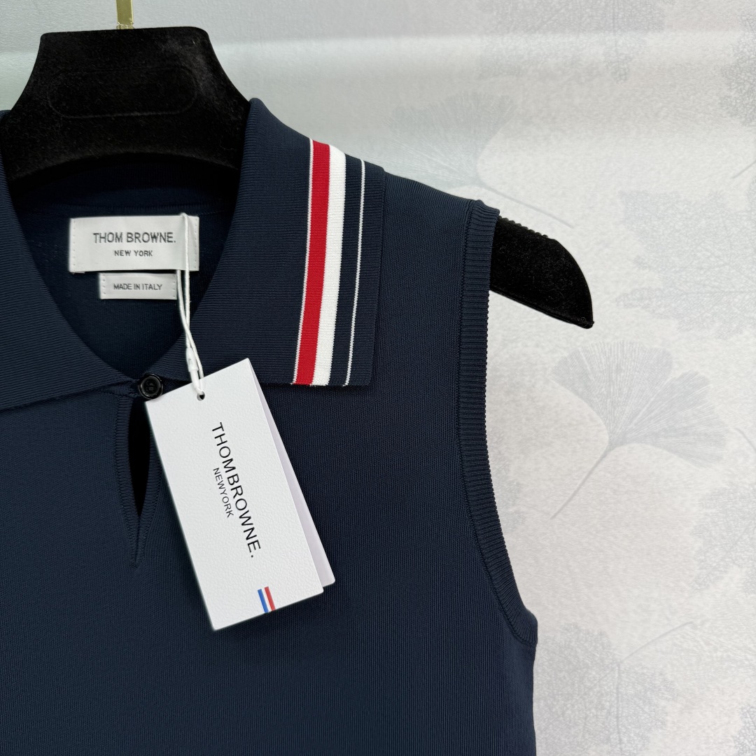 Stylish Thom Browne Polo Dress: Original Design with Vibrant Decorations and Comfortable Fit - 图片 2