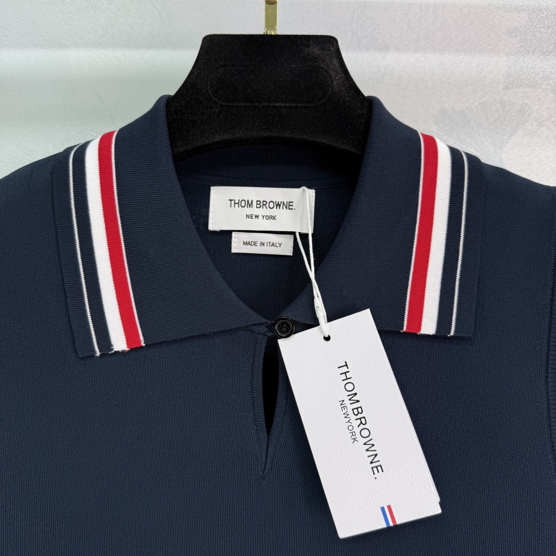 Stylish Thom Browne Polo Dress: Original Design with Vibrant Decorations and Comfortable Fit - 图片 5