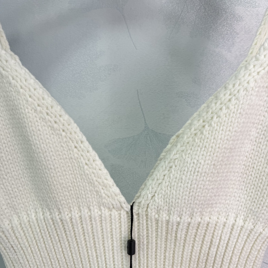 “Alexander Wang King’s Knit Vest: P368 One-Size Summer Dress, Soft White, Classic” - 图片 5