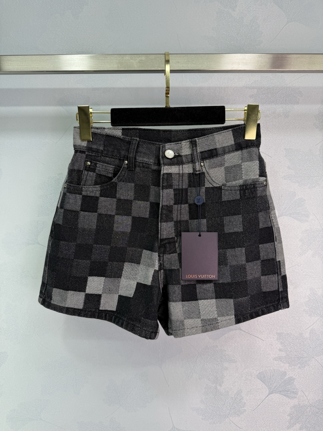 Stylish P391 Female Suit with 3D Damier Flower Pattern and Natural Coloring