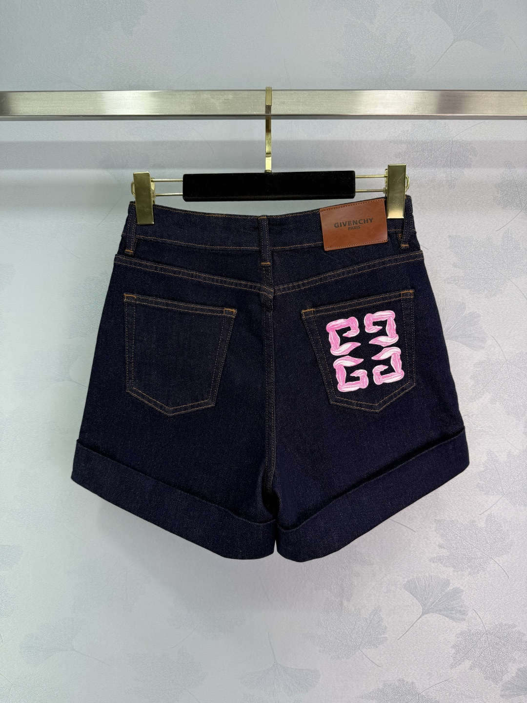 Stylish Women’s Suit with High-Waisted Cowboy Shorts for Summer Fashion