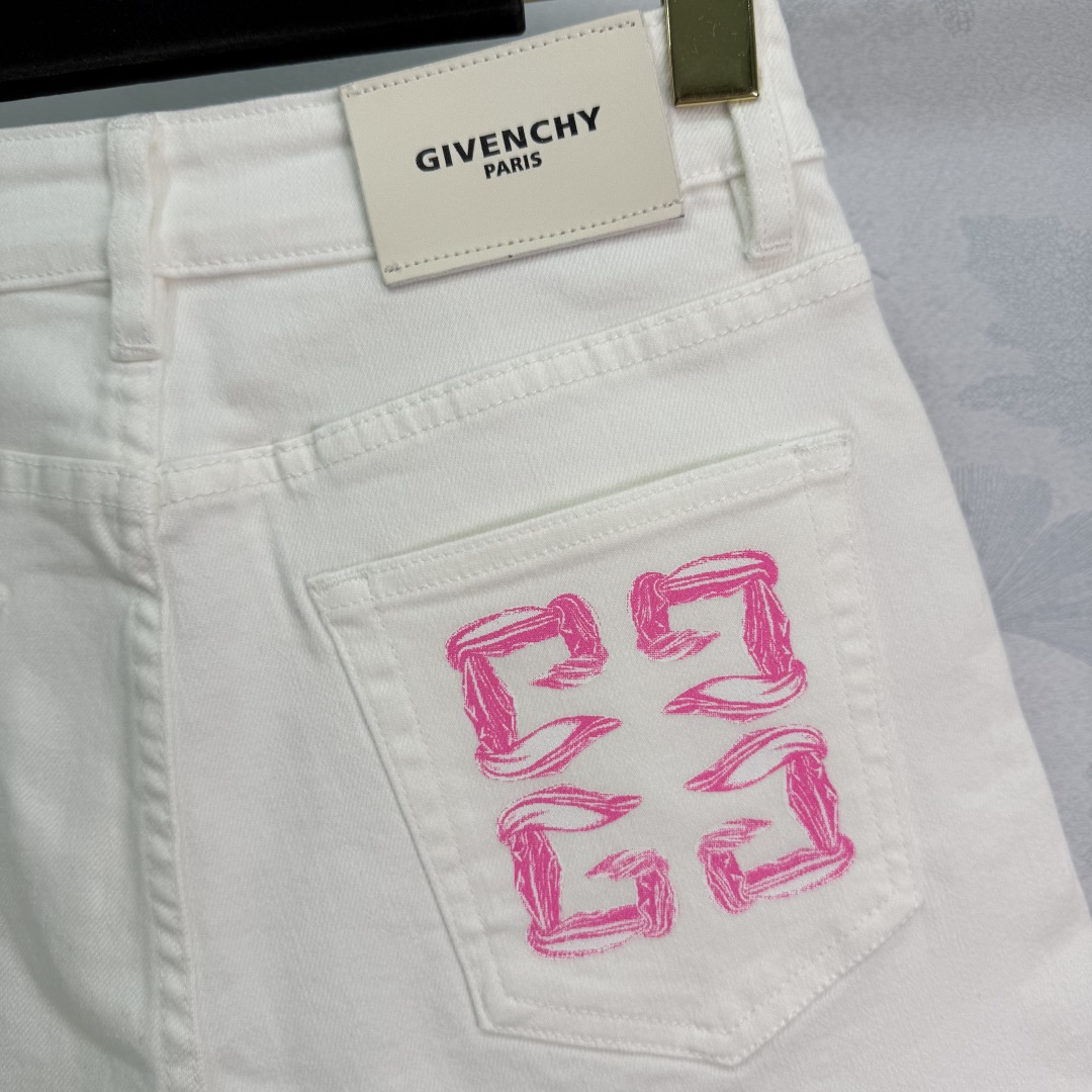 Stylish One-Size-Fits-All Women’s Summer Suit with High-Waisted Pink Shorts - 图片 8