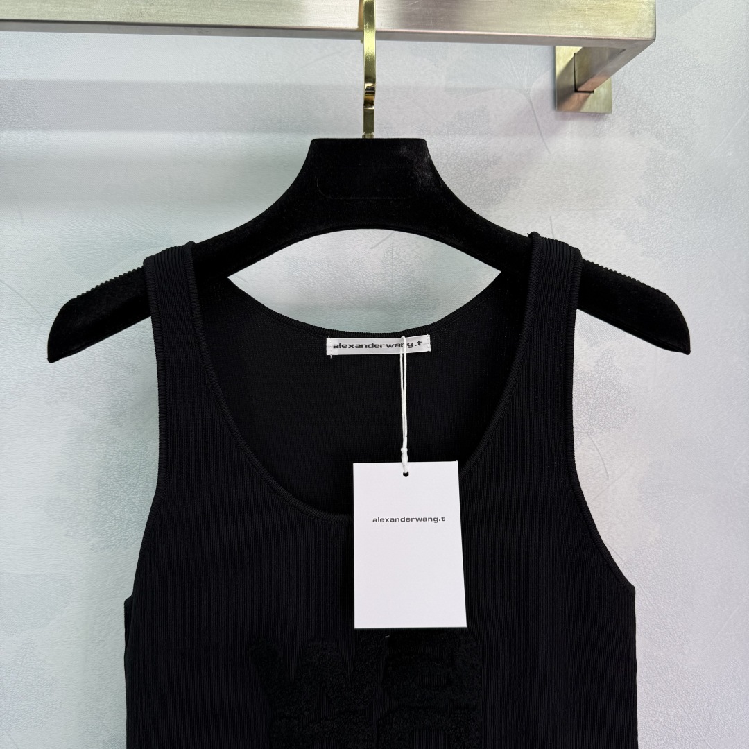 “New P368 Stereo Crochet Vest for Spring/Summer 2025: Customized Silk Knitting, Modern Style!” - 图片 6