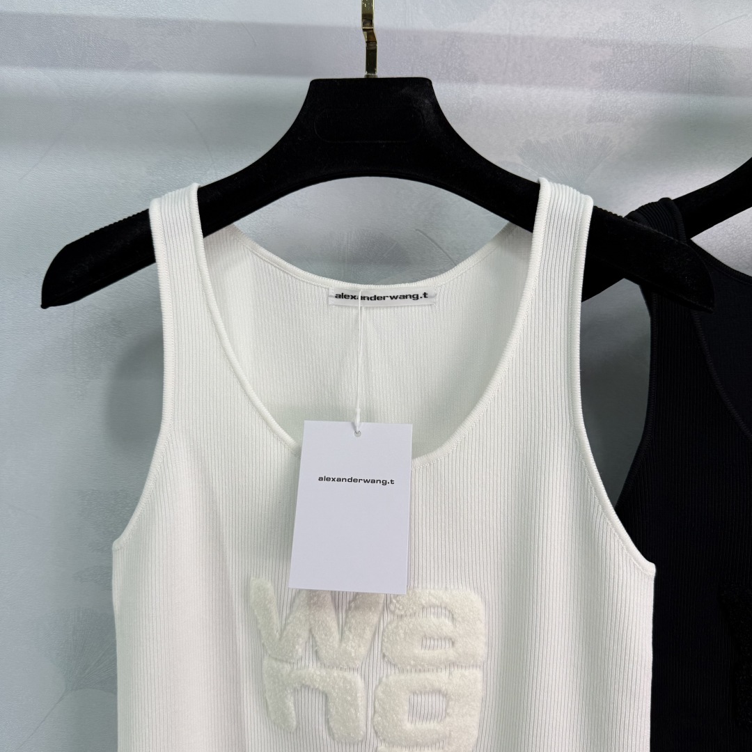 “New P368 Stereo Crochet Vest for Spring/Summer 2025: Customized Silk Knitting, Modern Style!” - 图片 4