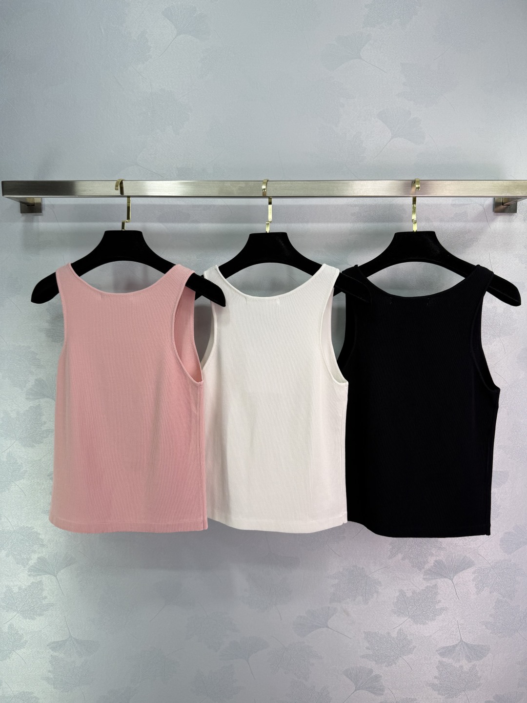 “New P368 Stereo Crochet Vest for Spring/Summer 2025: Customized Silk Knitting, Modern Style!” - 图片 9