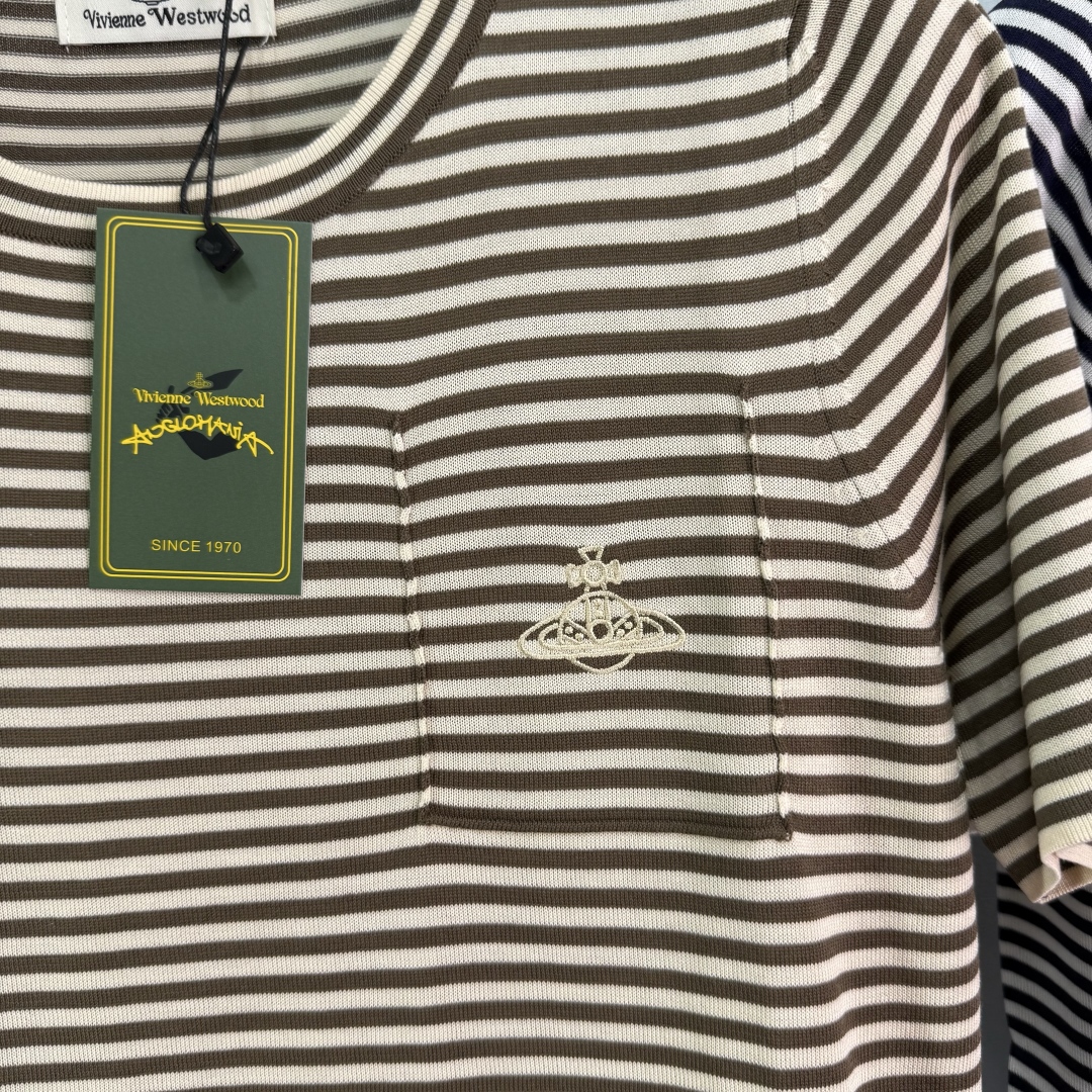 Queen Vivienne Westwood-Inspired Striped Dress: Classic Elegance with a Modern Twist - 图片 3