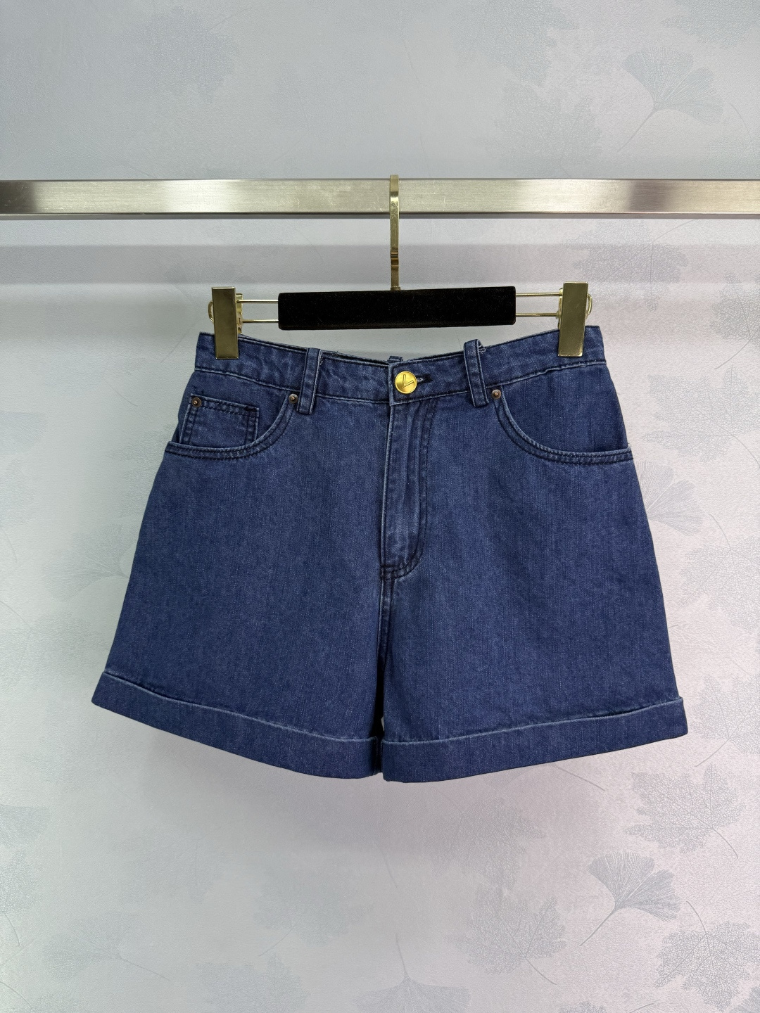 Stylish High-Waist Denim Jeans with Metal Buttons and Retro Wash Effect