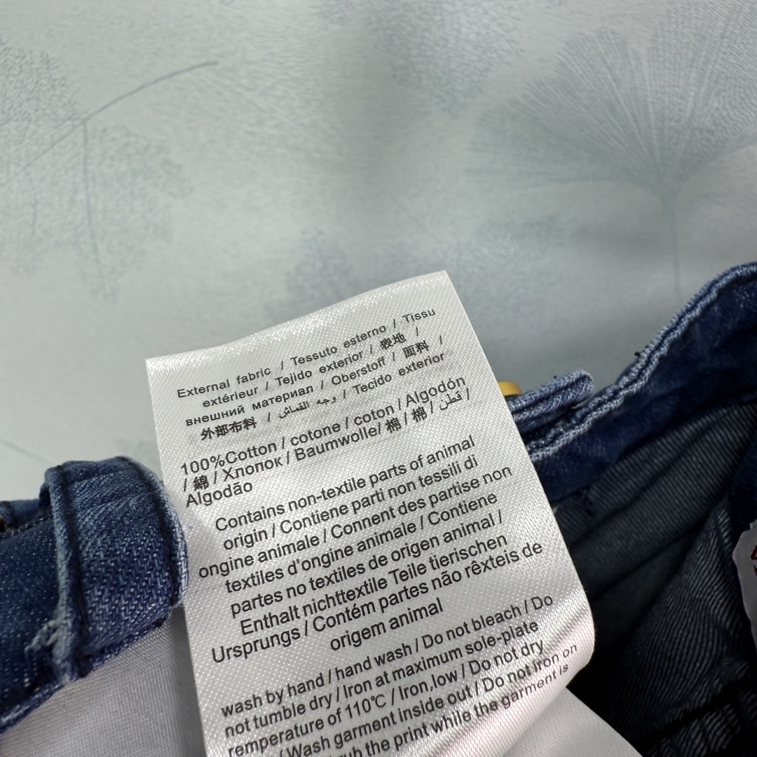 Stylish High-Waist Denim Jeans with Metal Buttons and Retro Wash Effect - 图片 9