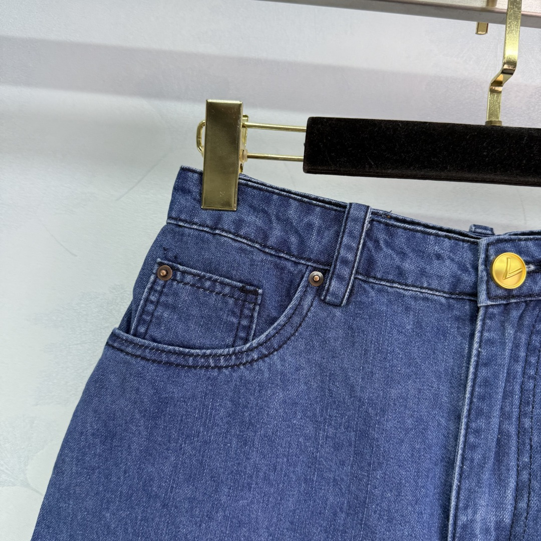 Stylish High-Waist Denim Jeans with Metal Buttons and Retro Wash Effect - 图片 3