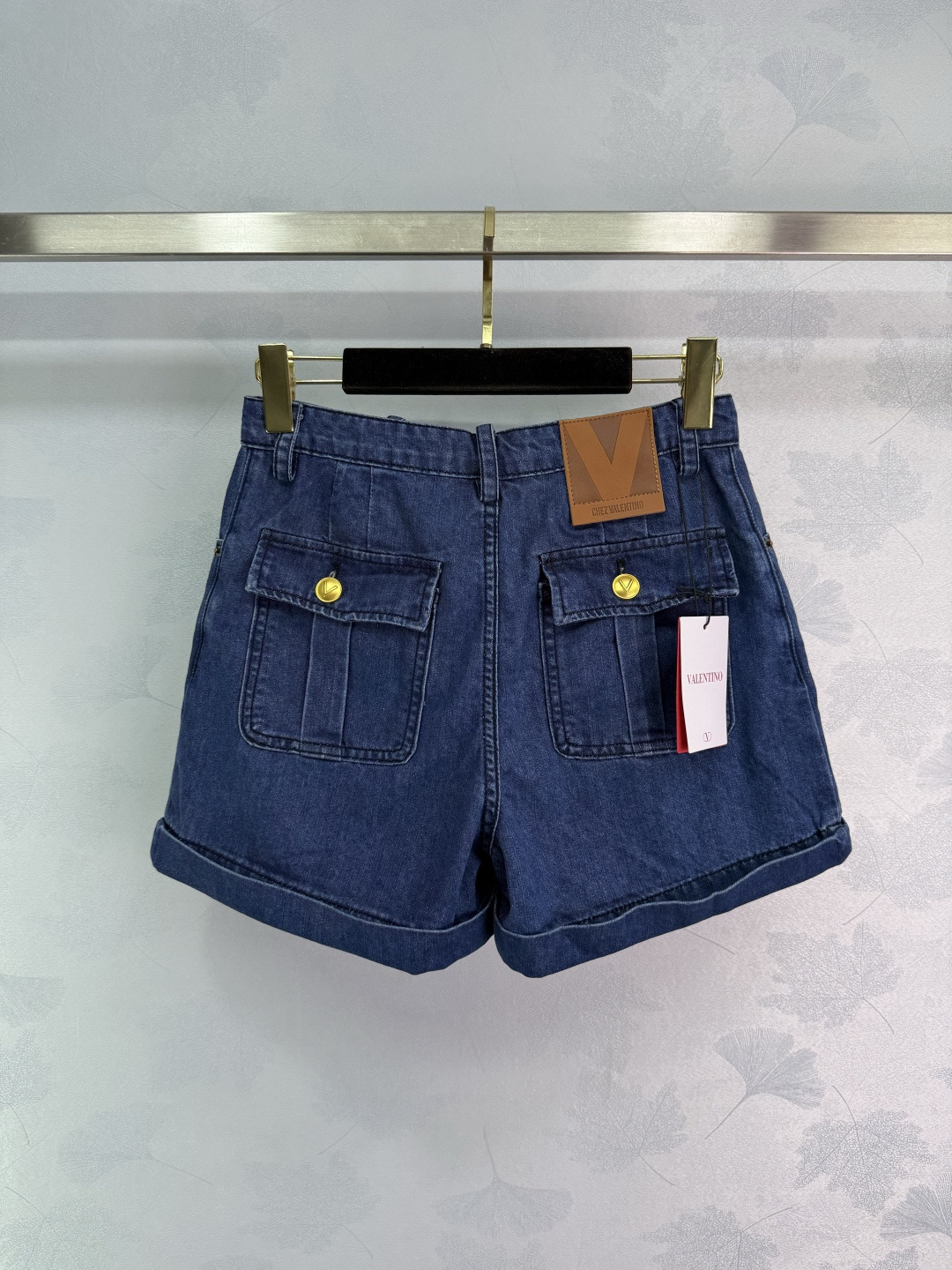 Stylish High-Waist Denim Jeans with Metal Buttons and Retro Wash Effect - 图片 8