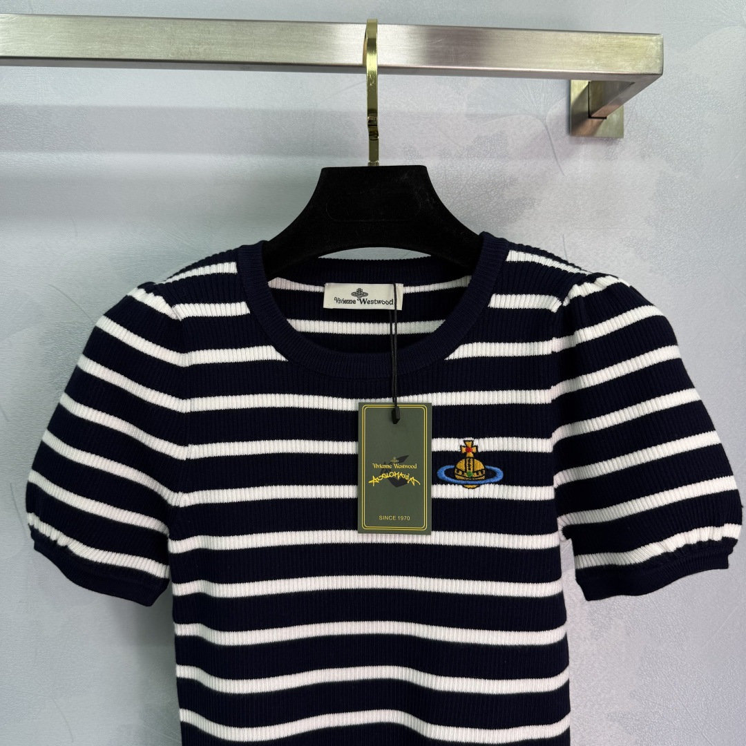 Vivienne Westwood P368 Dress: Timeless Style with Classic Stripes and Queen’s Logo - 图片 6