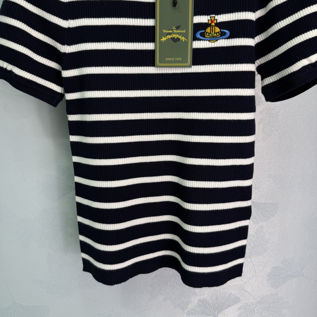 Vivienne Westwood P368 Dress: Timeless Style with Classic Stripes and Queen’s Logo - 图片 7