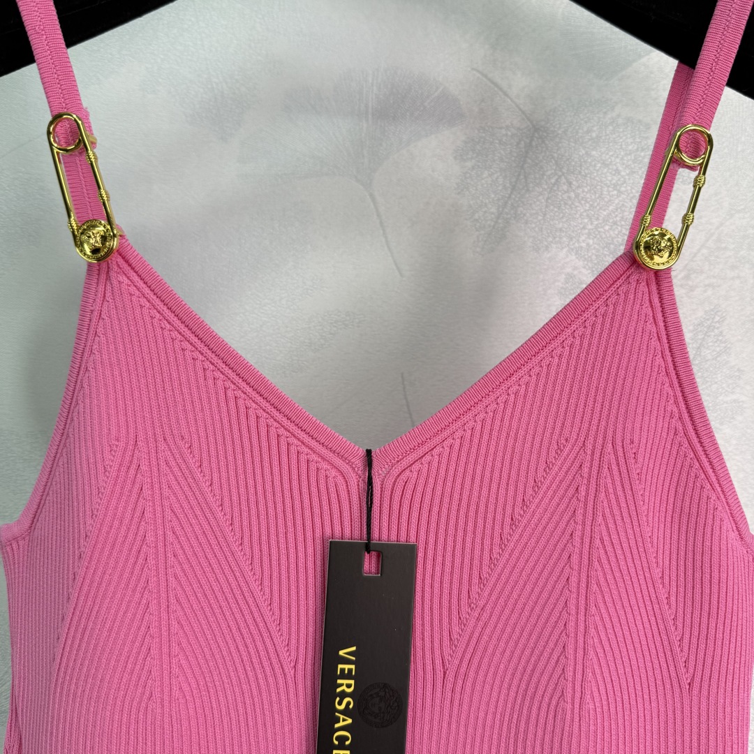 Versac* Embossed Female Suit with High-Quality Pelvis Fabric for Comfort and Style - 图片 5
