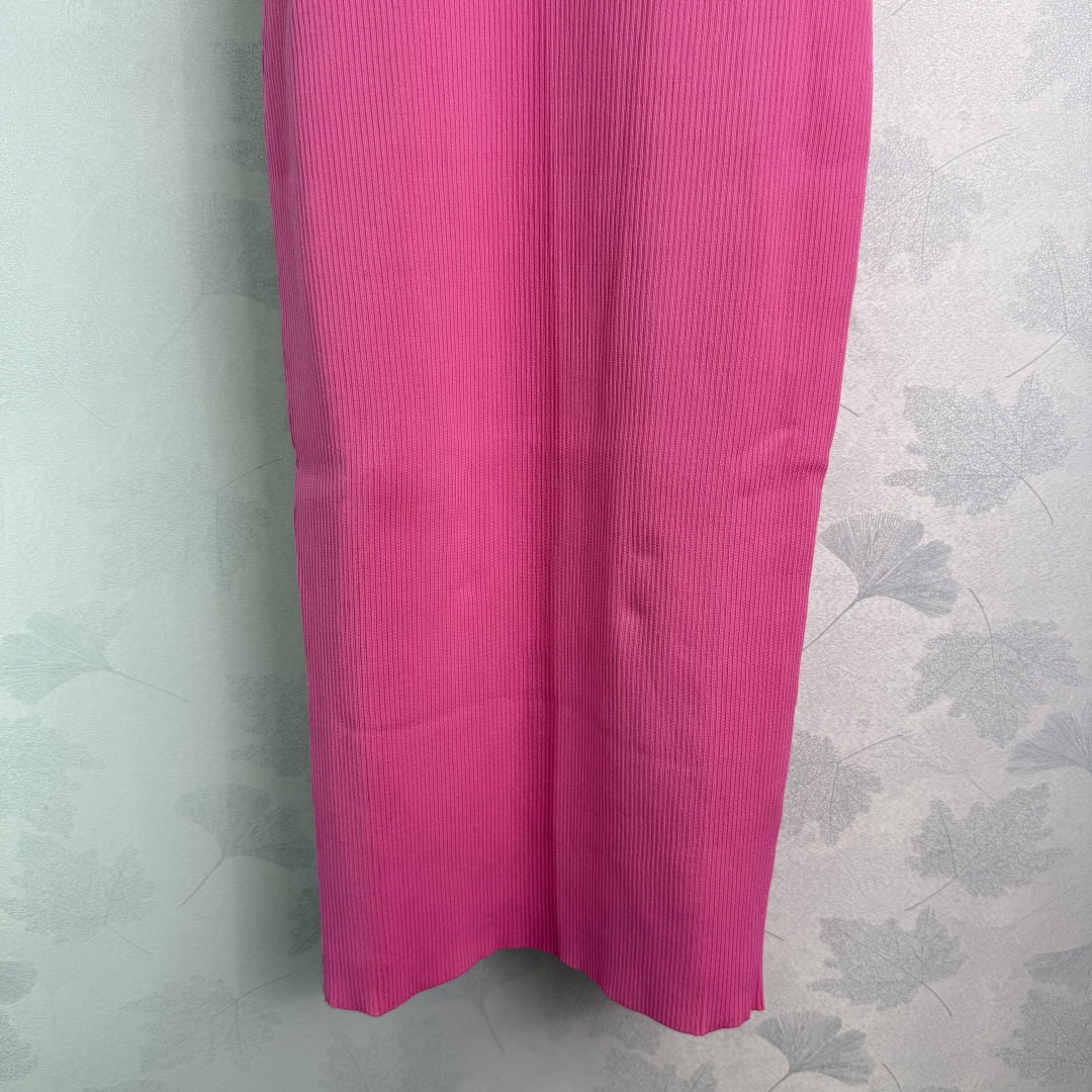 Versac* Embossed Female Suit with High-Quality Pelvis Fabric for Comfort and Style - 图片 6