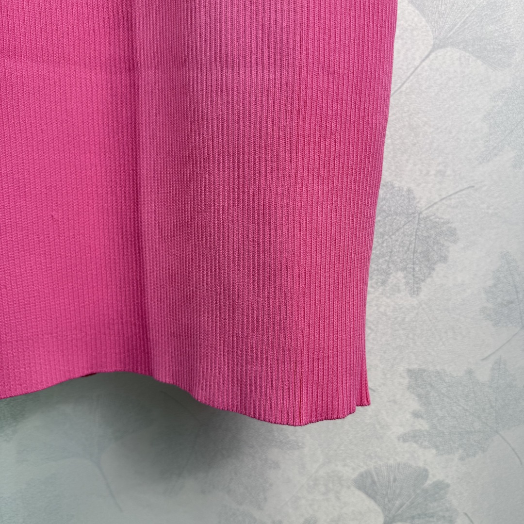 Versac* Embossed Female Suit with High-Quality Pelvis Fabric for Comfort and Style - 图片 7