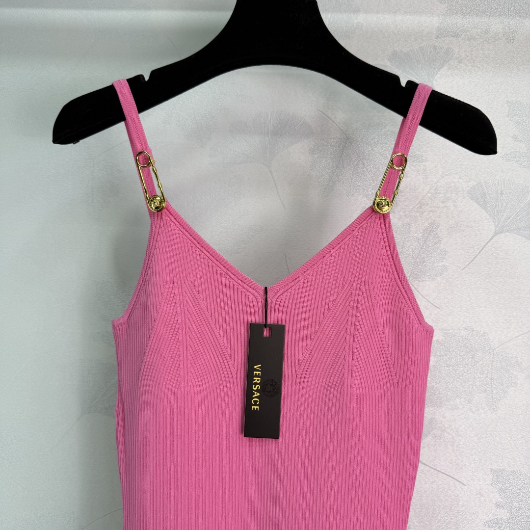 Versac* Embossed Female Suit with High-Quality Pelvis Fabric for Comfort and Style - 图片 4