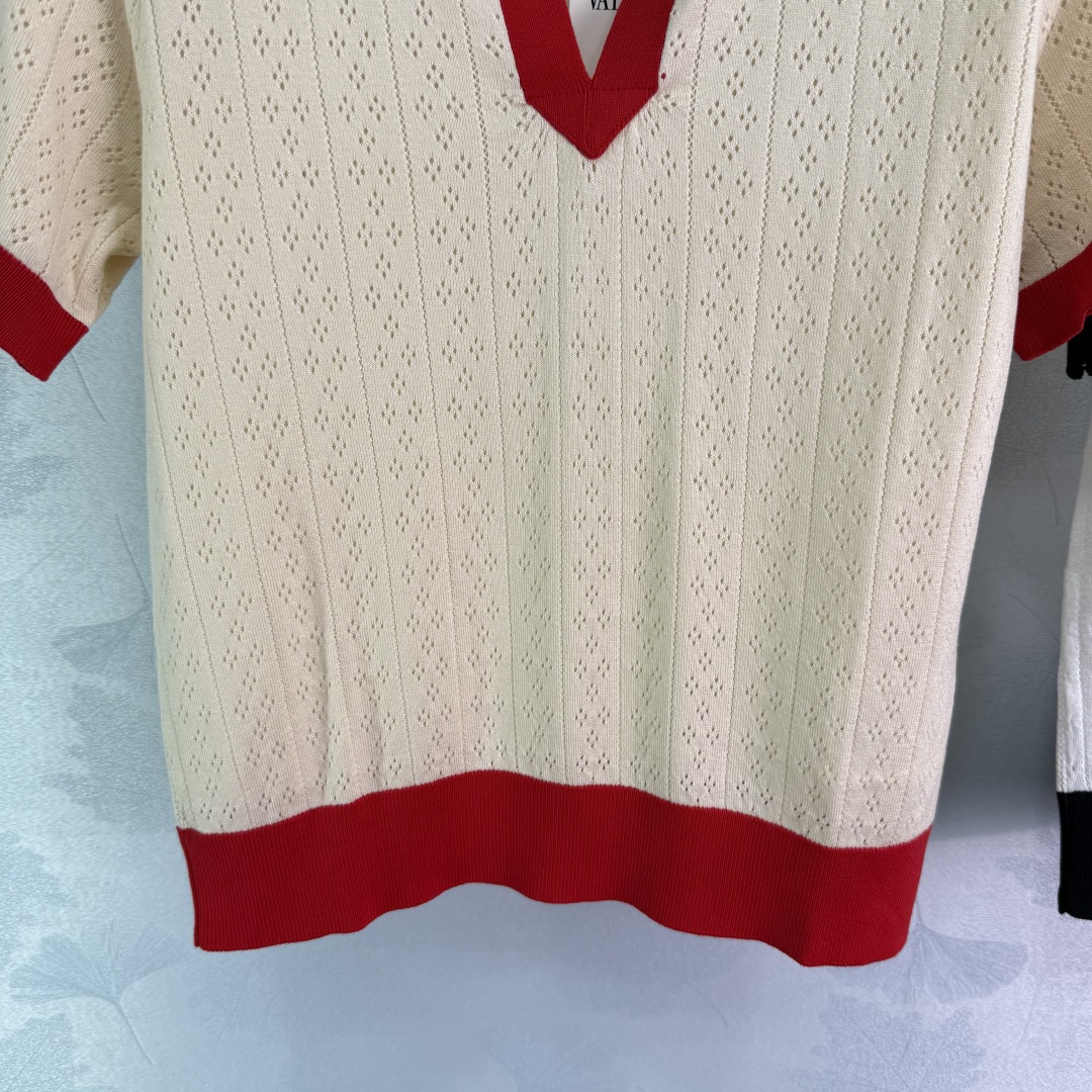Stylish Wallen Valentino Polo Suit: Classic Red and Black Design, Comfortable for Summer. - 图片 4