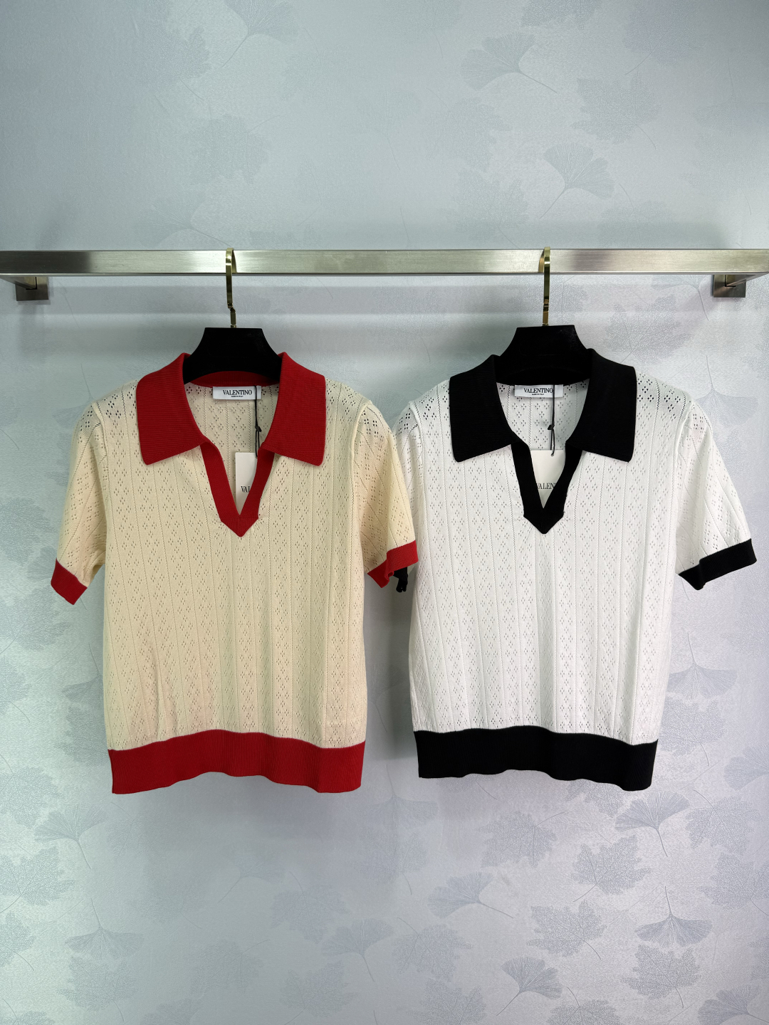 Stylish Wallen Valentino Polo Suit: Classic Red and Black Design, Comfortable for Summer. - 图片 1