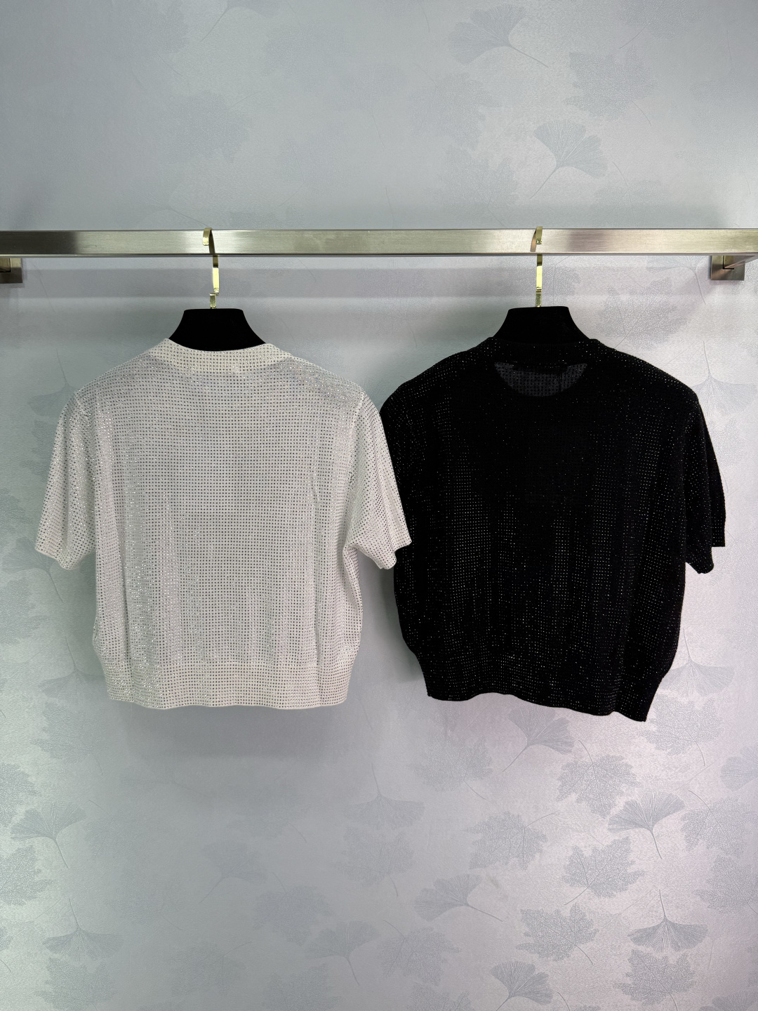 “Original One-Size-Fits-All Female Suit with Alexander Wang Shirt: Fashionable Summer Attire” - 图片 9