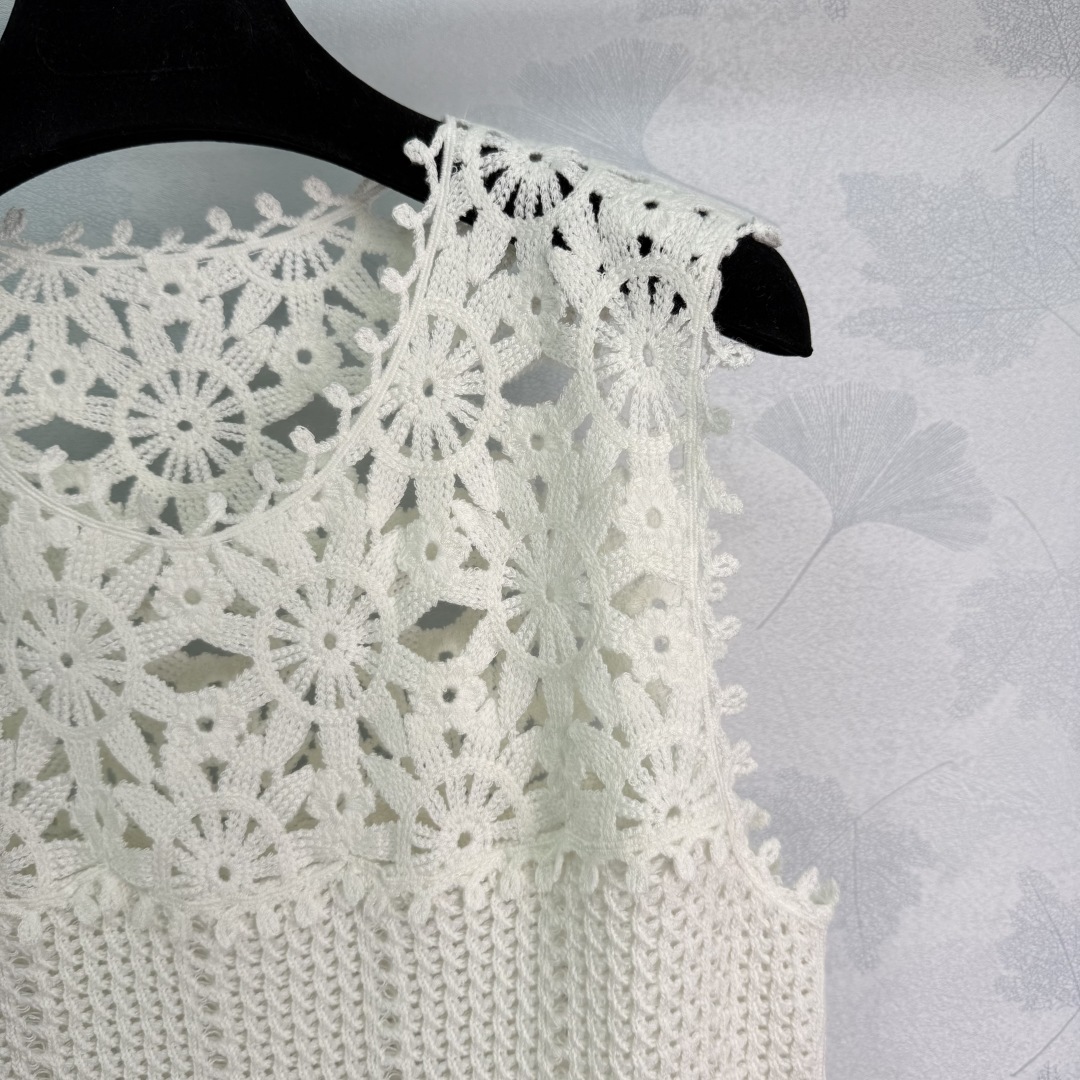 Elegant French-Style Women’s Suit with Crocheted Flowers and Stylish Design - 图片 2