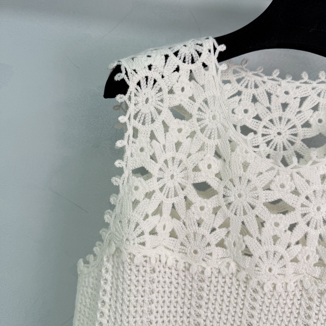 Elegant French-Style Women’s Suit with Crocheted Flowers and Stylish Design - 图片 3