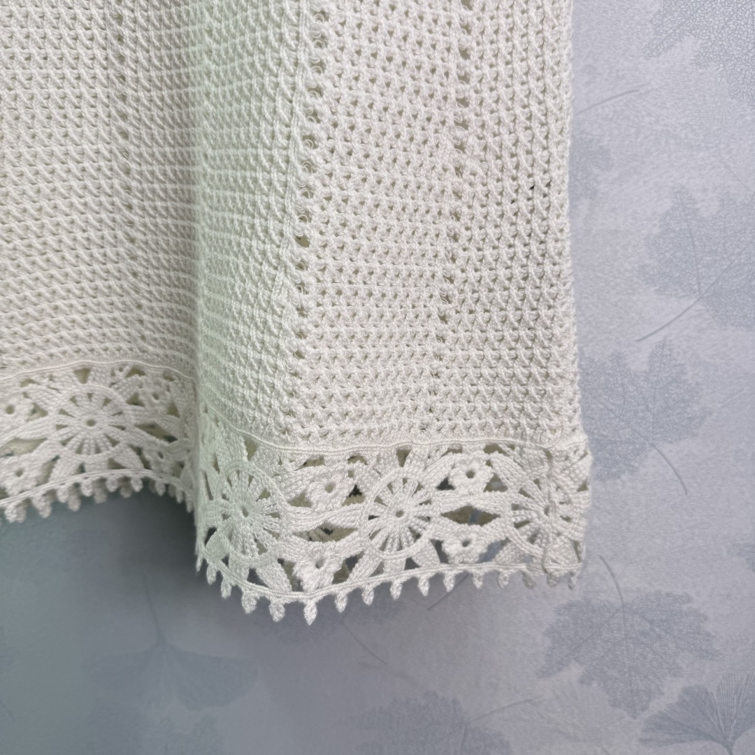 Elegant French-Style Women’s Suit with Crocheted Flowers and Stylish Design - 图片 7