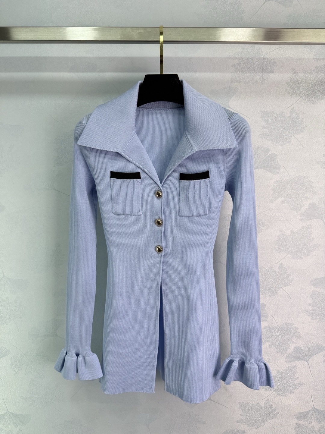 “Smug Female Suit with Smog Blue Needles: Stylish, Comfortable, and Versatile”