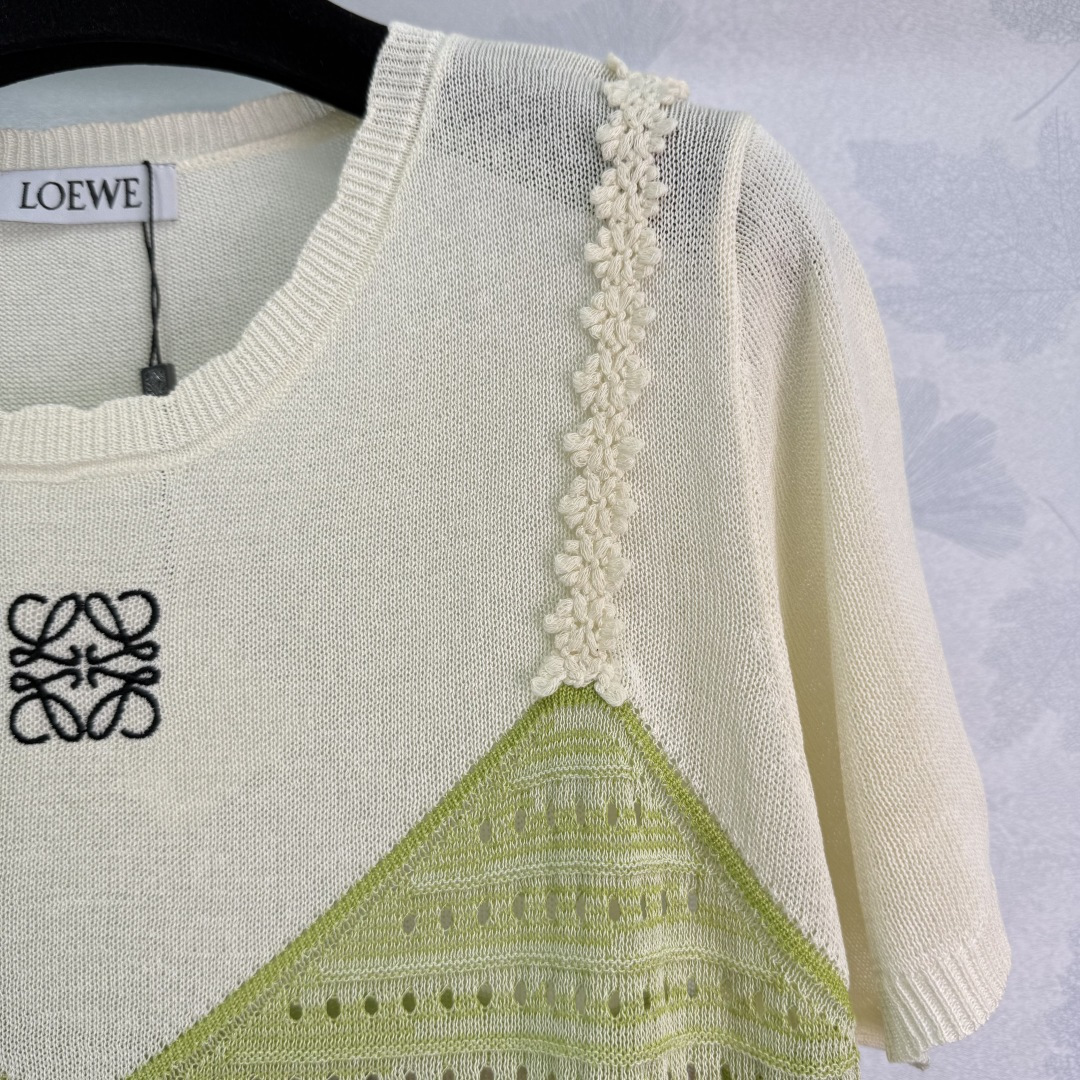 Stylish Rainbow Stripe Knitted Female Suit with High-Quality Details - 图片 5