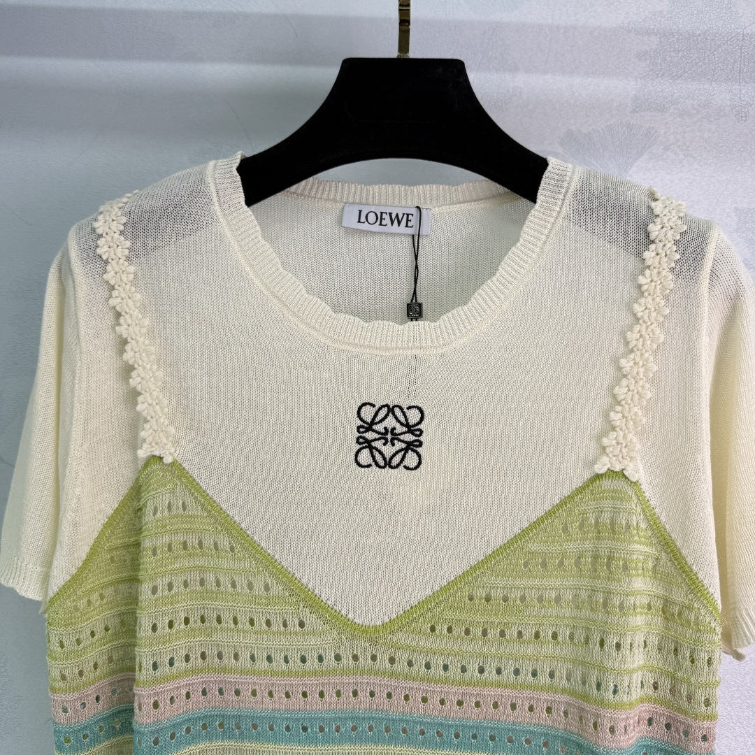 Stylish Rainbow Stripe Knitted Female Suit with High-Quality Details - 图片 4