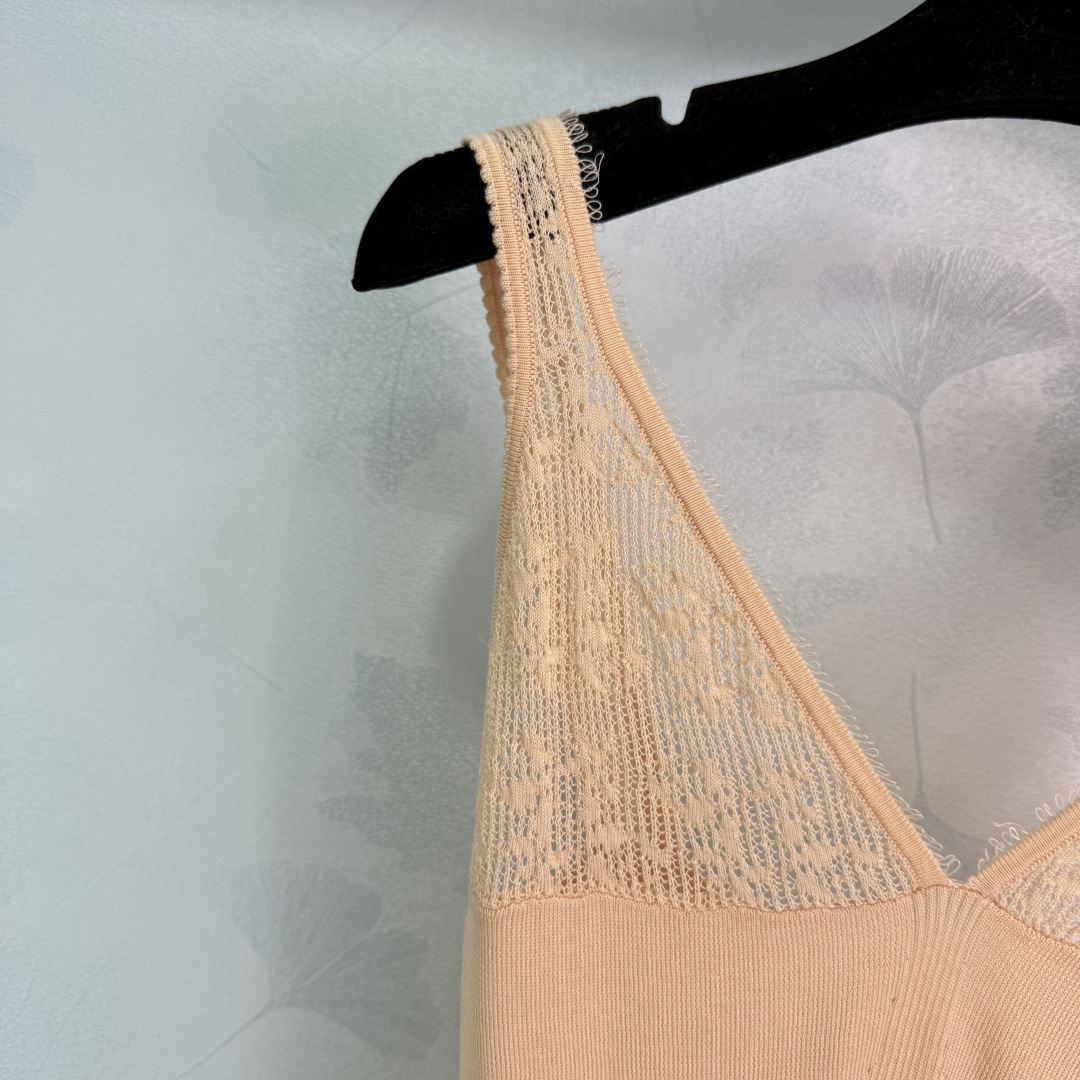 “Chic Lace Fusion Design: P449 Knitted Vests for Women” - 图片 3