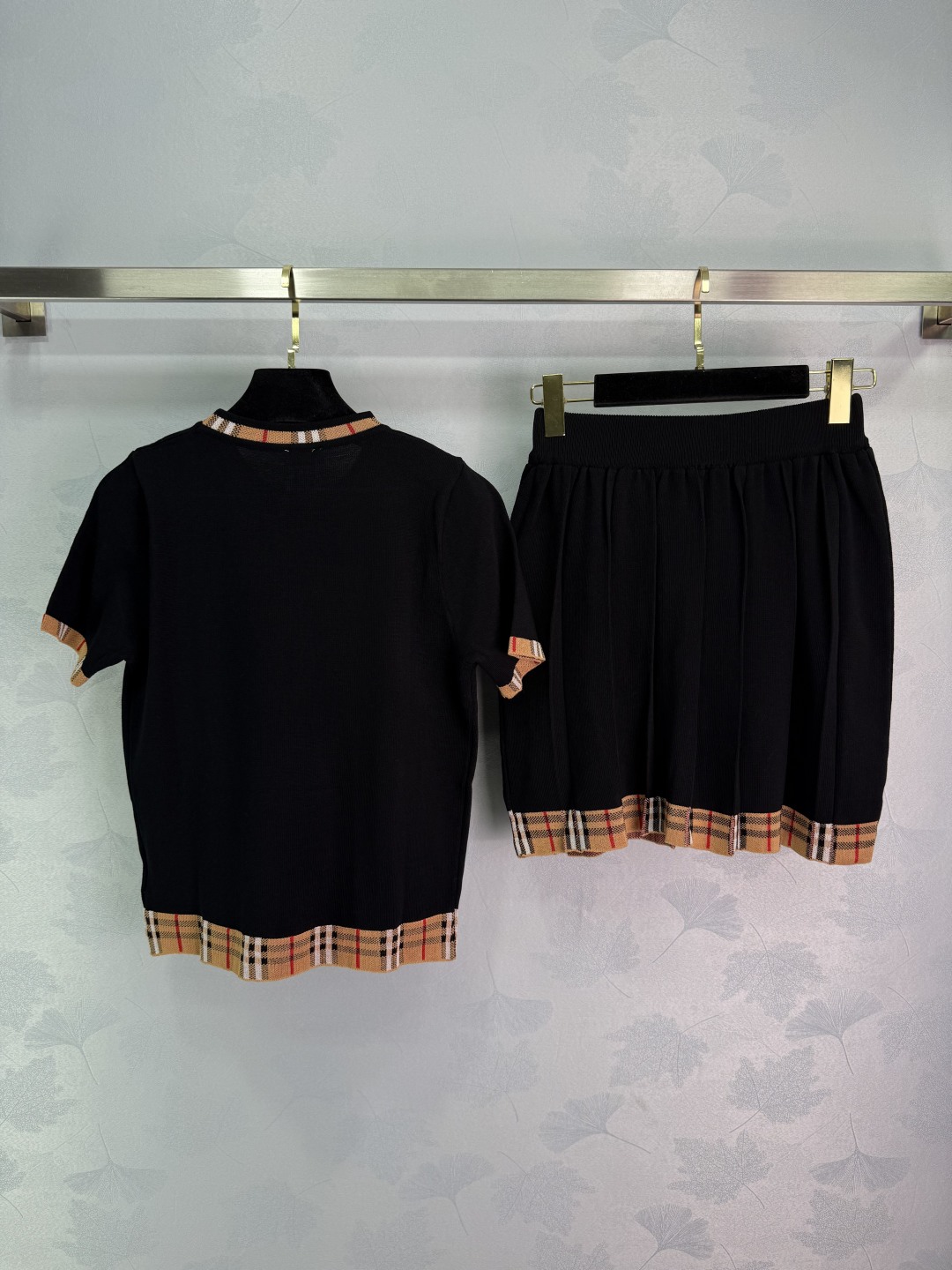 “P633 One-Size-Fits-All Female Suit: Classic Design with High-Quality Knitted Fabric” - 图片 9