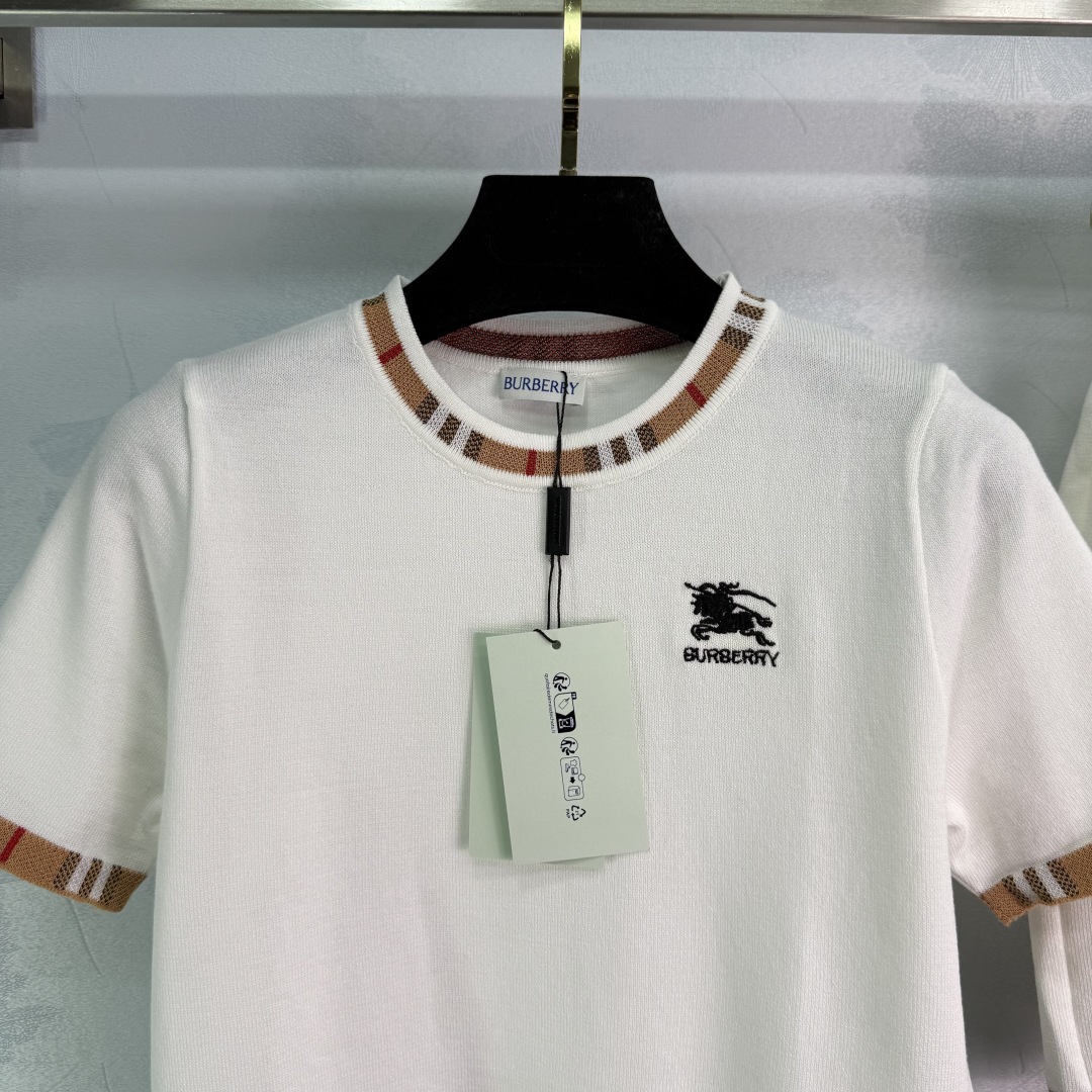 High-Quality One-Size-Fits-All Female Suit with Classic Design and Embroidered Logo - 图片 2