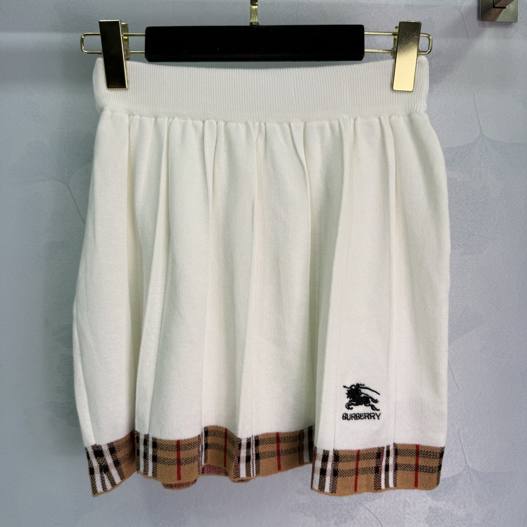 High-Quality One-Size-Fits-All Female Suit with Classic Design and Embroidered Logo - 图片 7