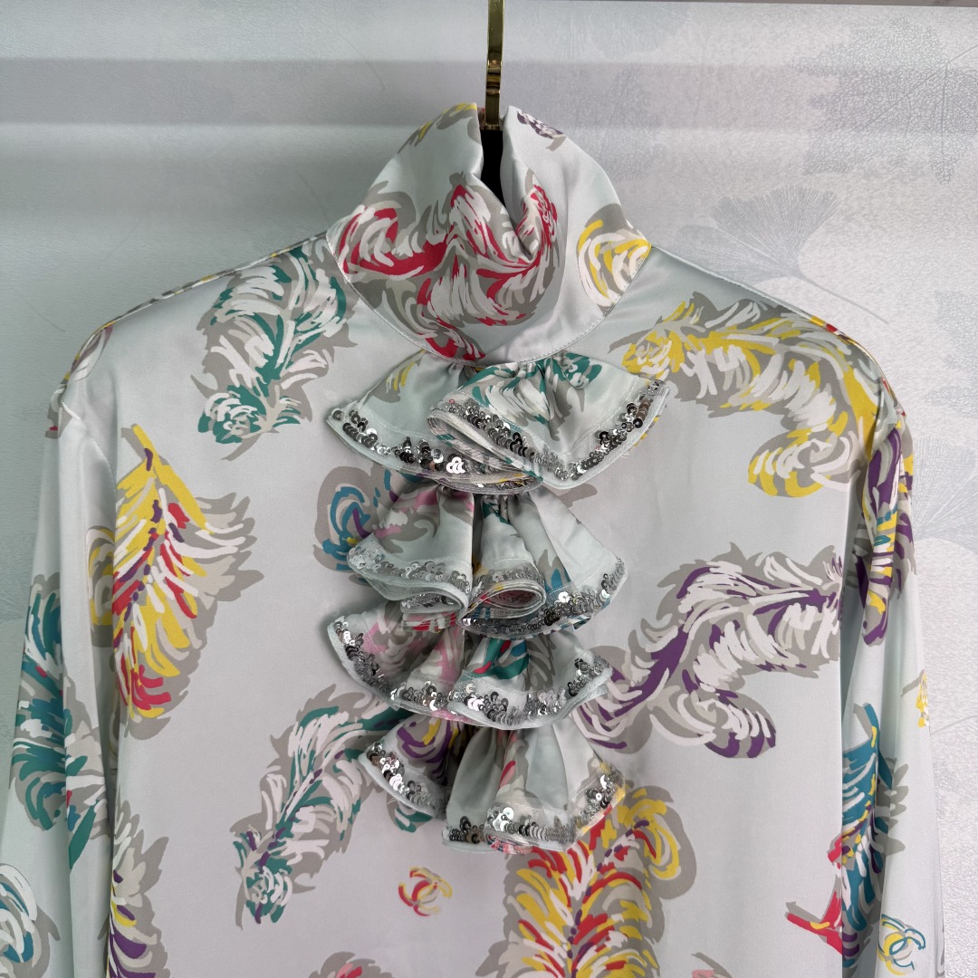 Chanel 2025 New Arrival Sequin Print High Collar Shirt and Shorts Set 5 cmp i1749137673949 3461 0 3