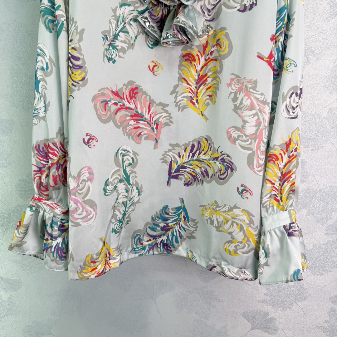 Chanel 2025 New Arrival Sequin Print High Collar Shirt and Shorts Set 7 cmp i1749137673965 7854 0 5