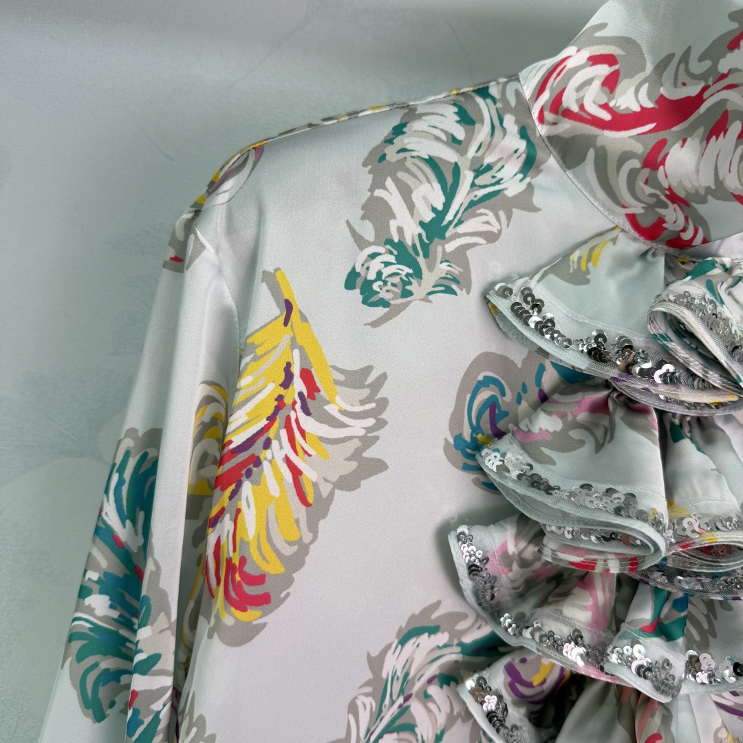 Chanel 2025 New Arrival Sequin Print High Collar Shirt and Shorts Set 4 cmp i1749137678912 4643 0 2