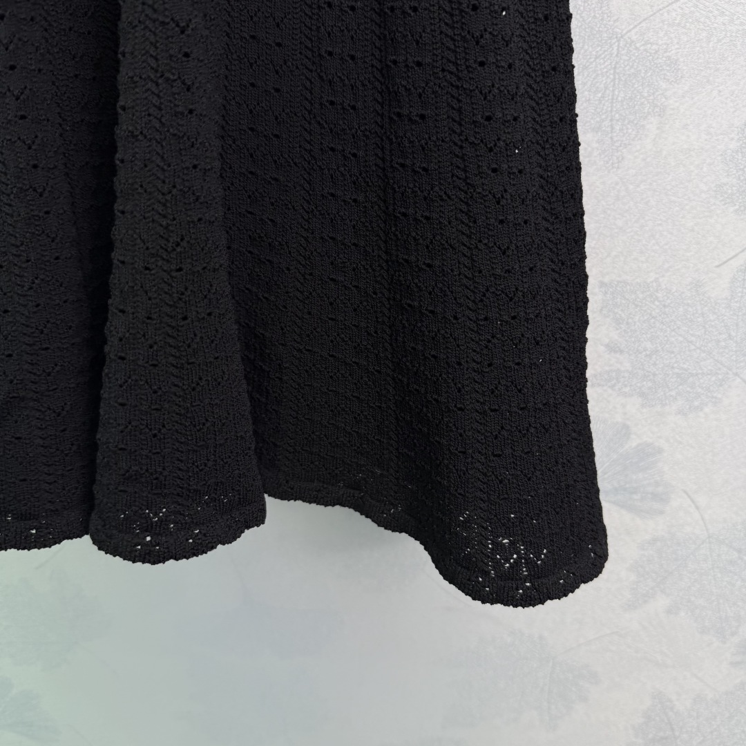Stylish Retro Knit Dress for Spring and Summer, V-Collar Design with Gold Buttons - 图片 7