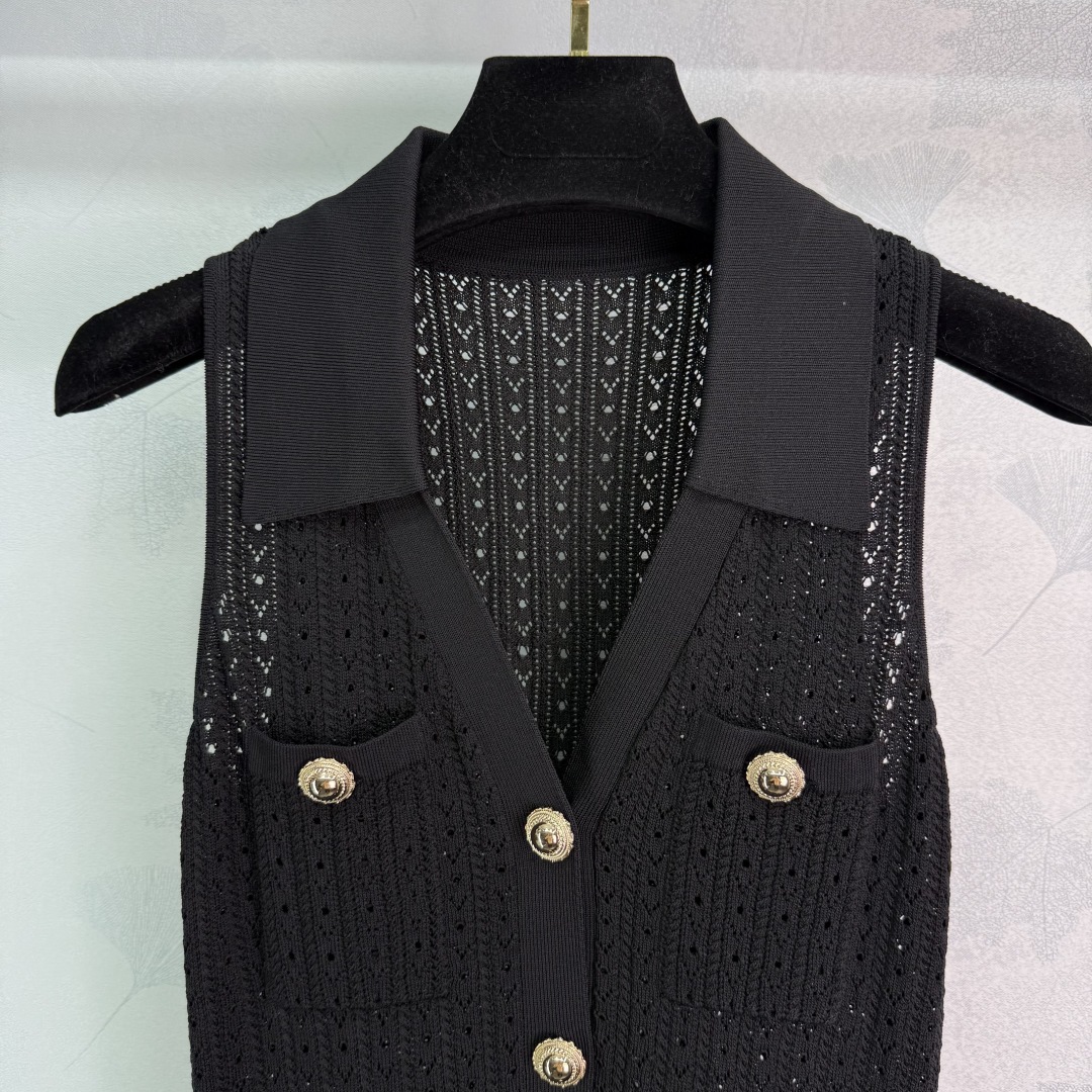 Stylish Retro Knit Dress for Spring and Summer, V-Collar Design with Gold Buttons - 图片 2