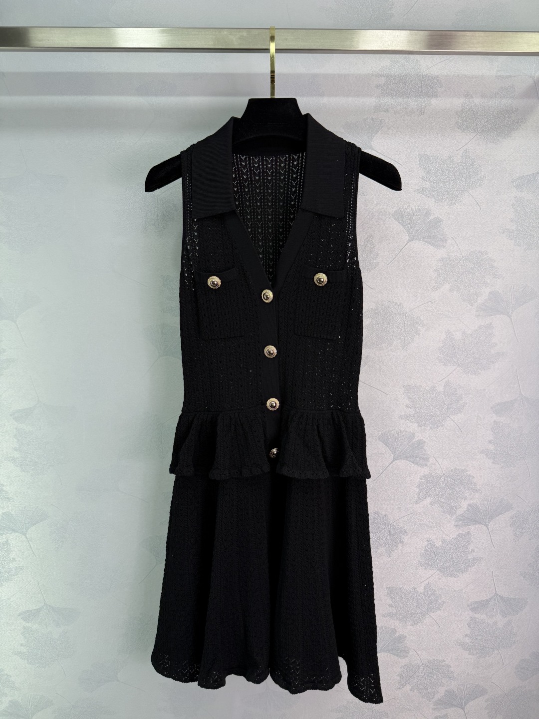Stylish Retro Knit Dress for Spring and Summer, V-Collar Design with Gold Buttons