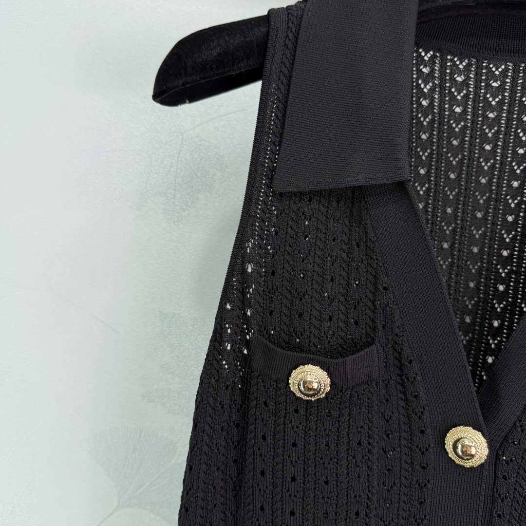 Stylish Retro Knit Dress for Spring and Summer, V-Collar Design with Gold Buttons - 图片 4