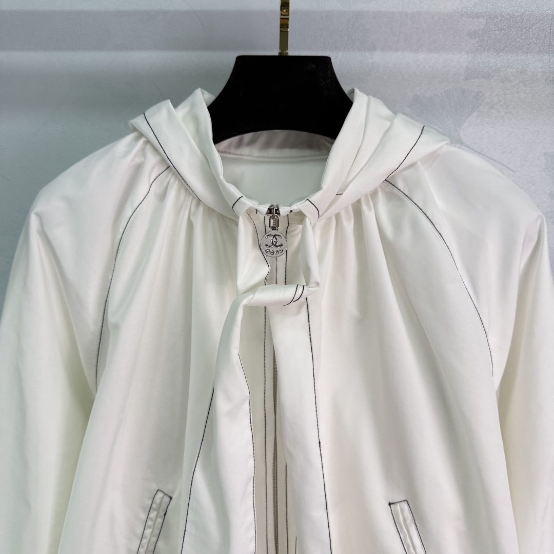 [Chanel Women