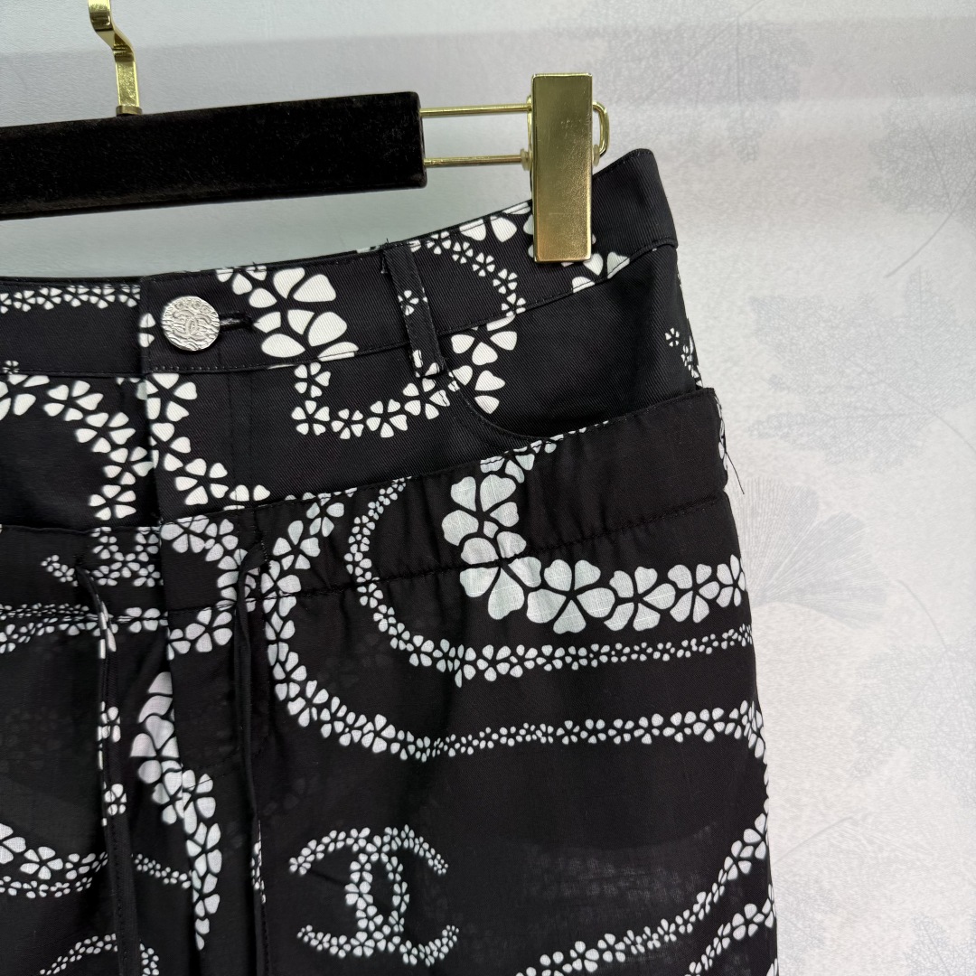 [Chanel Women