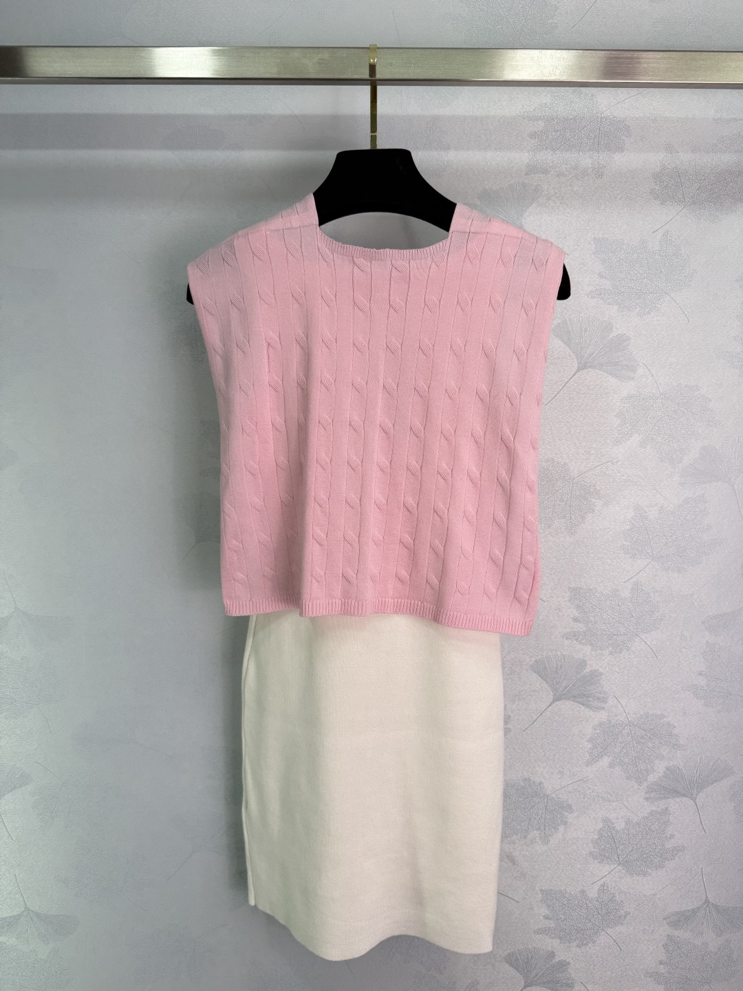 “P391 Female Suit: Pink Knitted Shawl Skirts, White Vests, Comfortable and Stylish” - 图片 9